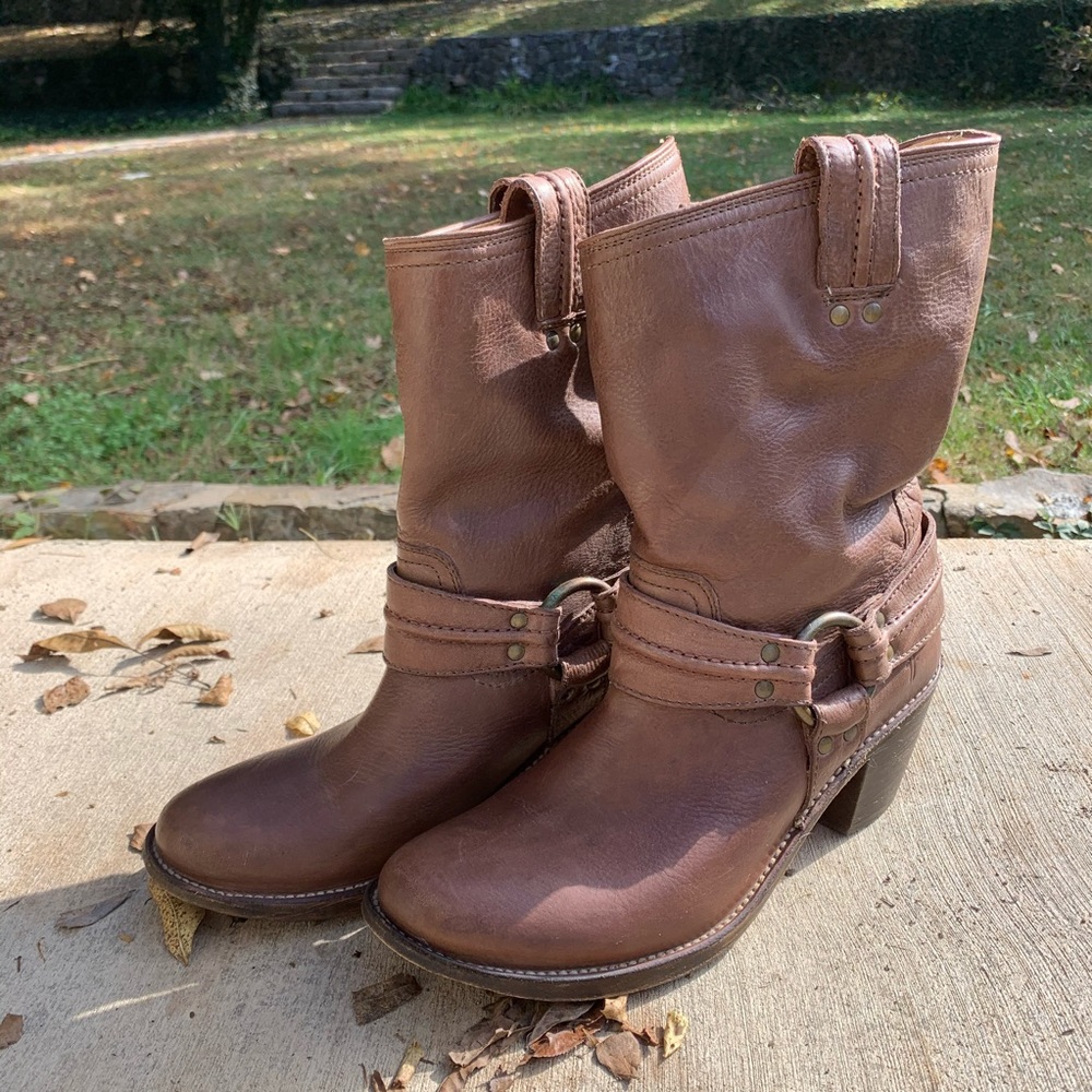 Excellent Condition Frye Carmen Boots size 10 - Picture 3 of 5